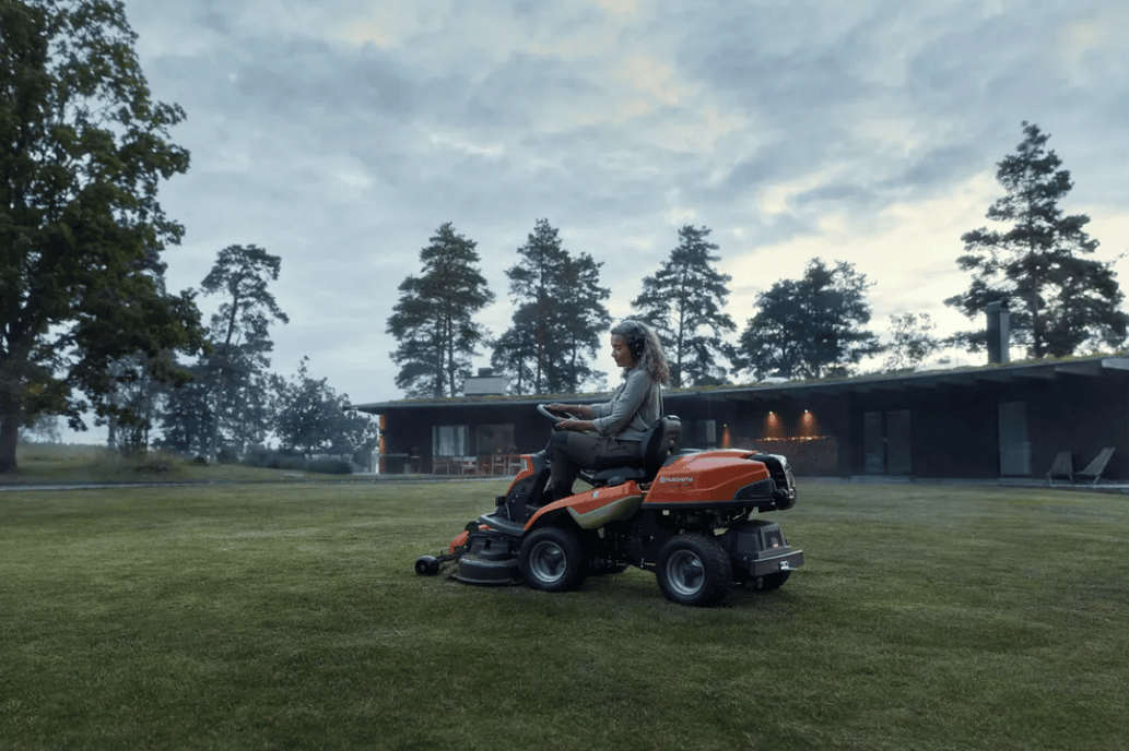 Rider Husqvarna R 216T AWD + Piatto Combi 103 - immagine 3